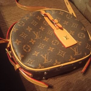 Louis Vuitton Boite Chapeau souple handbag.